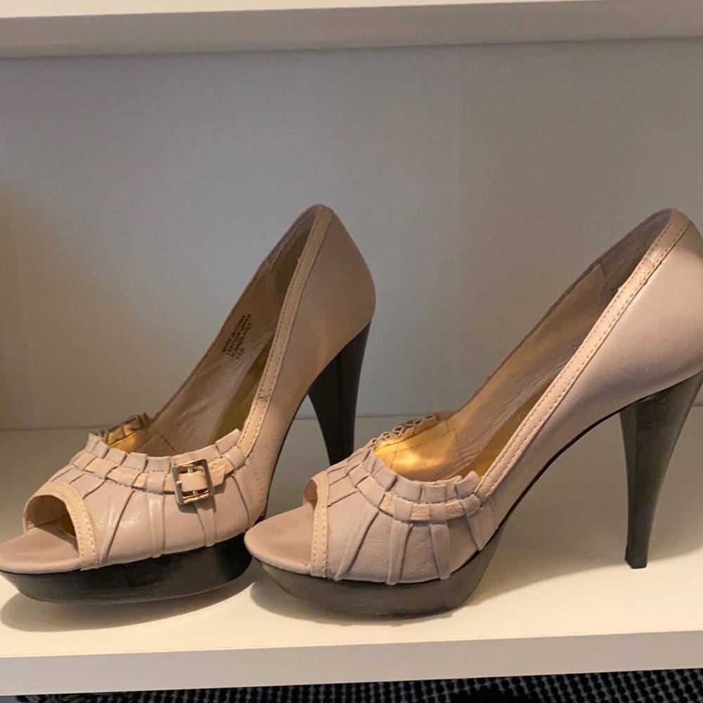 Michael Kors 5.5 open toe shoes in gray pale pink